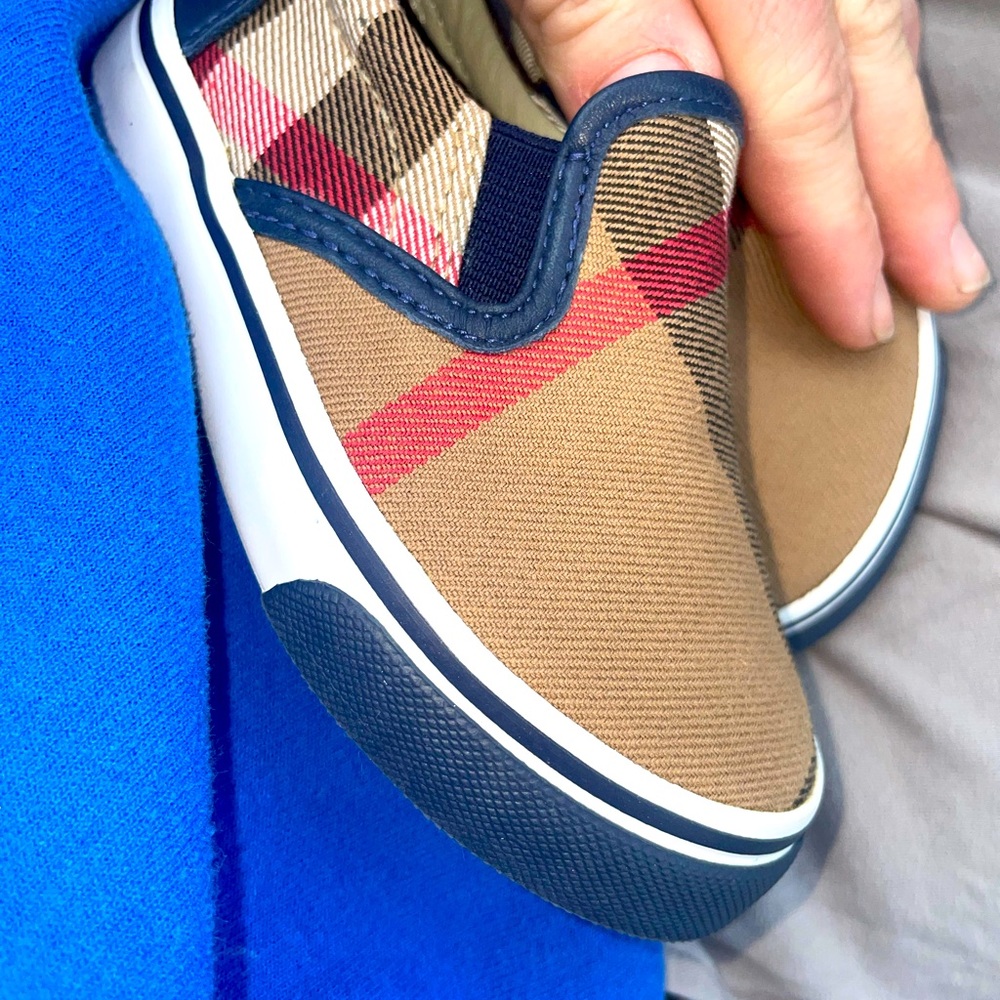 Burberry toddler honey nova slip on shoes size 8